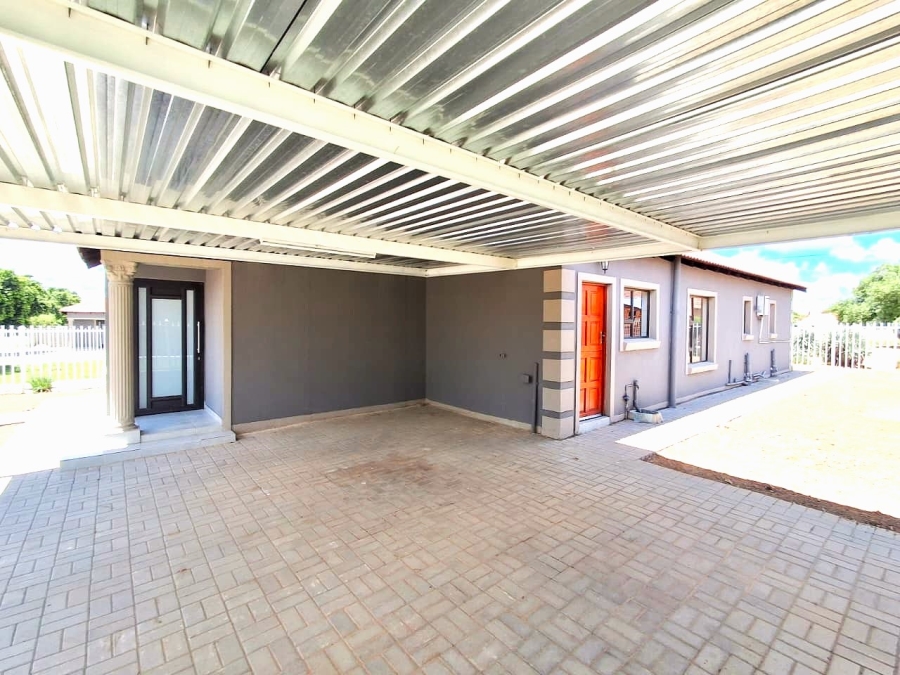 4 Bedroom Property for Sale in Mandela View Free State